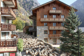 Apartment Renard 140m2 - 5-6 rooms - Living room with fireplace Champagny-En-Vanoise